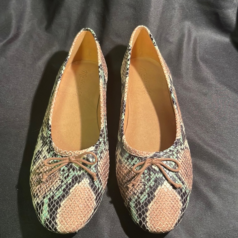 Ballerina  w Bow / Snake Skin Style Shoes. In Teal, Beige, Ivory, Black & Brown